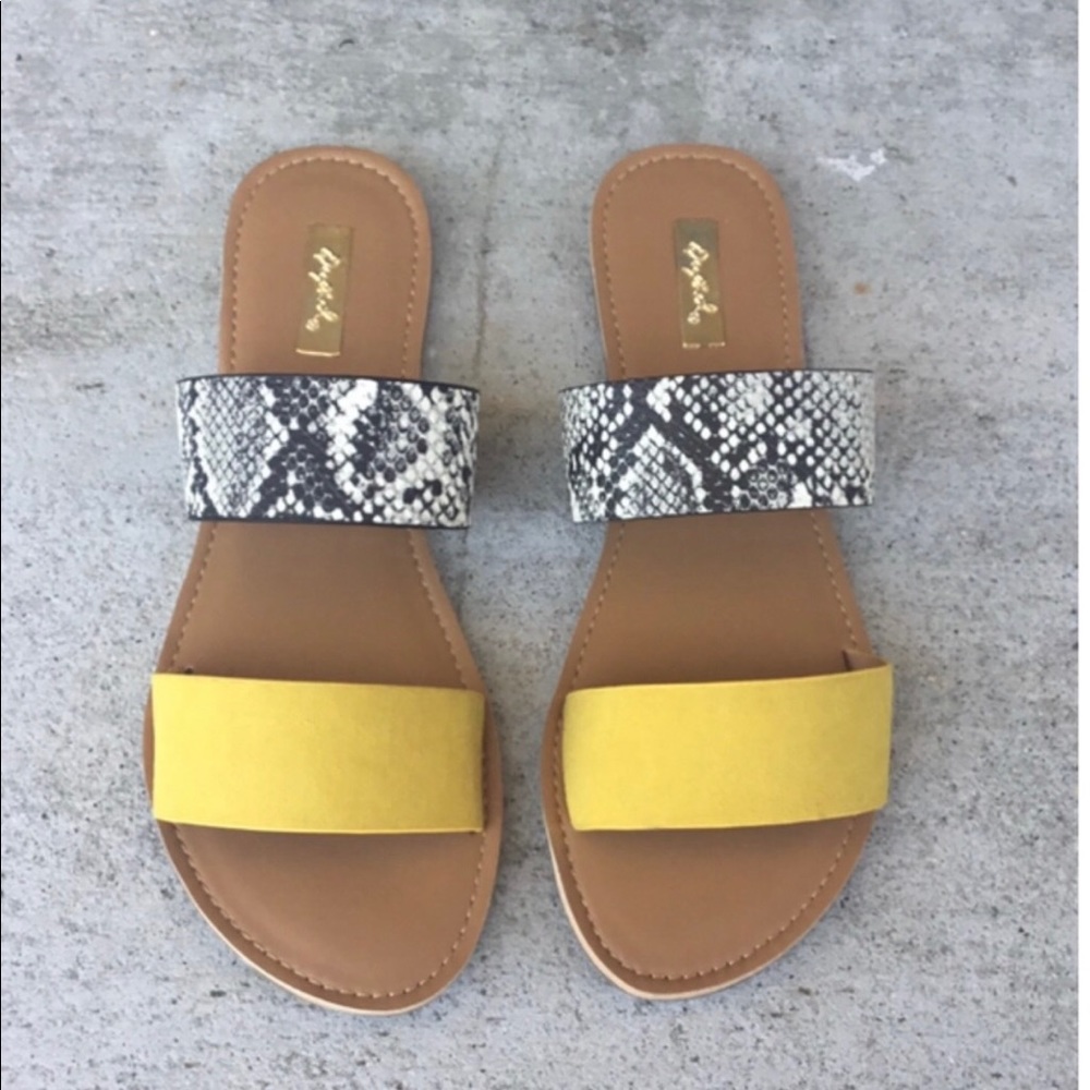 ⭐️ 5 for $25! Yellow & Striped Summer Sandals ☀️ - Picture 2 of 4